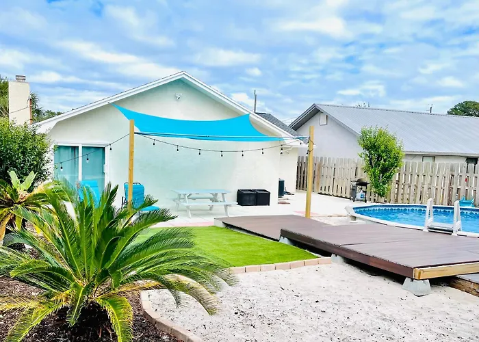 Sea Salt Vacation Home, Private Pool - Walk To Beach