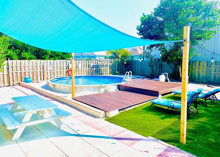 Sea Salt Vacation Home, Private Pool - Walk To Beach